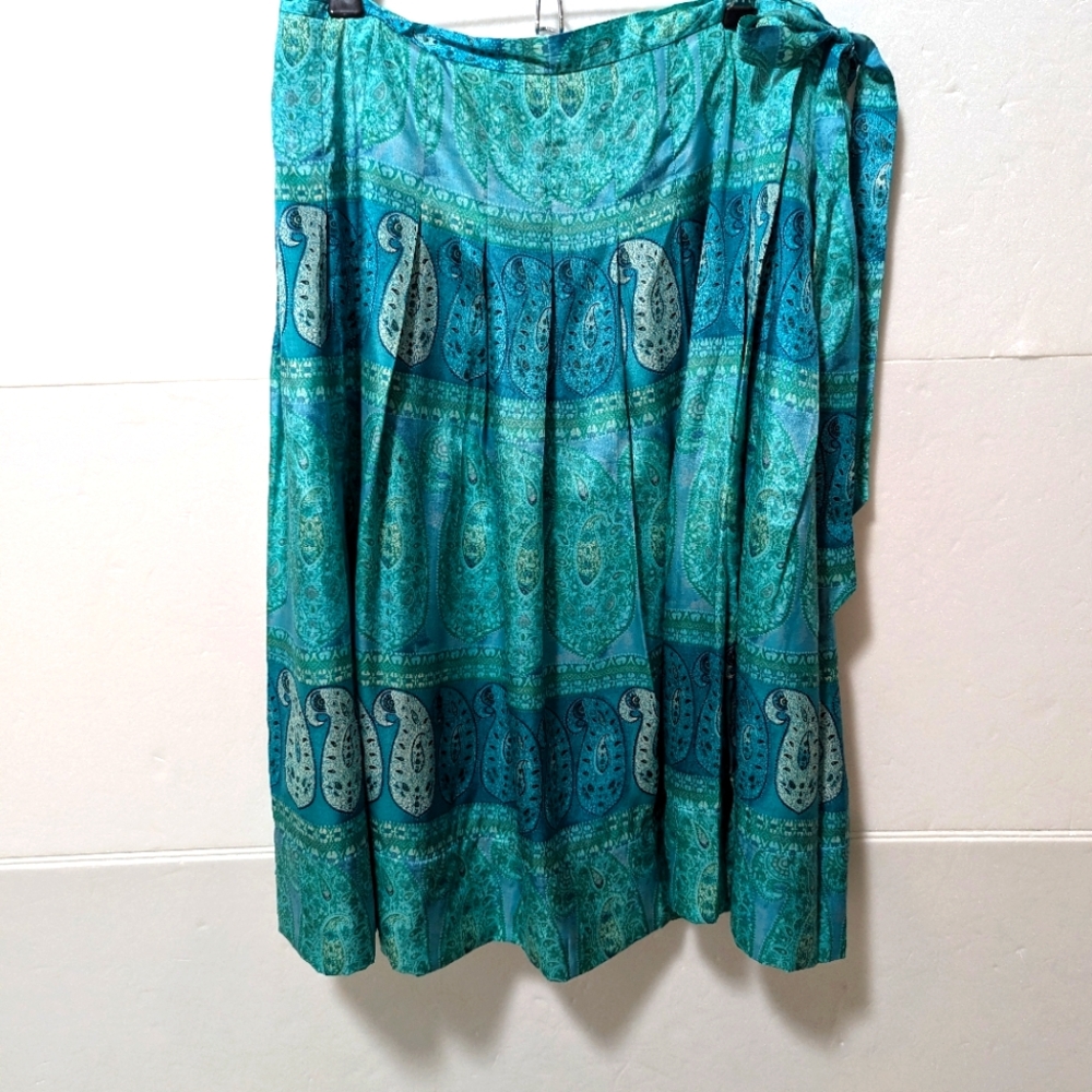 Women's Banana Republic Silk and Rayon wrap skirt